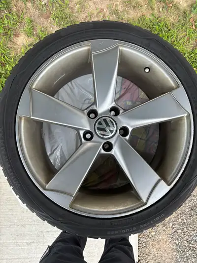 Selling a set of 4, VW ‘17 inch alloys. Tires need to be changed. Basically just selling the rims. O...