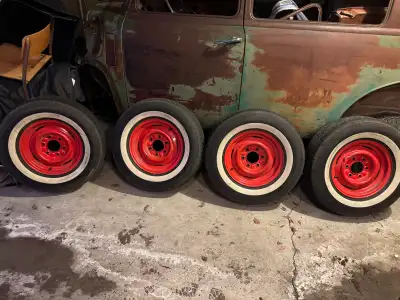 With outside ears to hold hubcaps