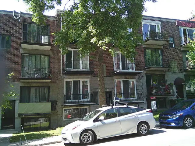3 1/2 near metro and services, $1295/month63417674669955121