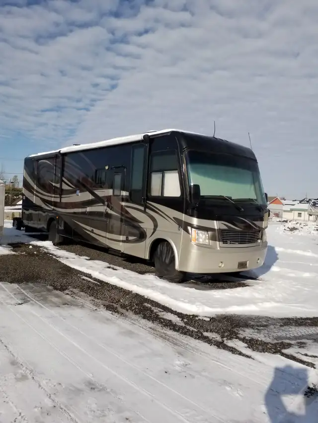 Motorisé classe A Thor Motor Coach Challenger 36FD in RVs & Motorhomes in Victoriaville - Image 2