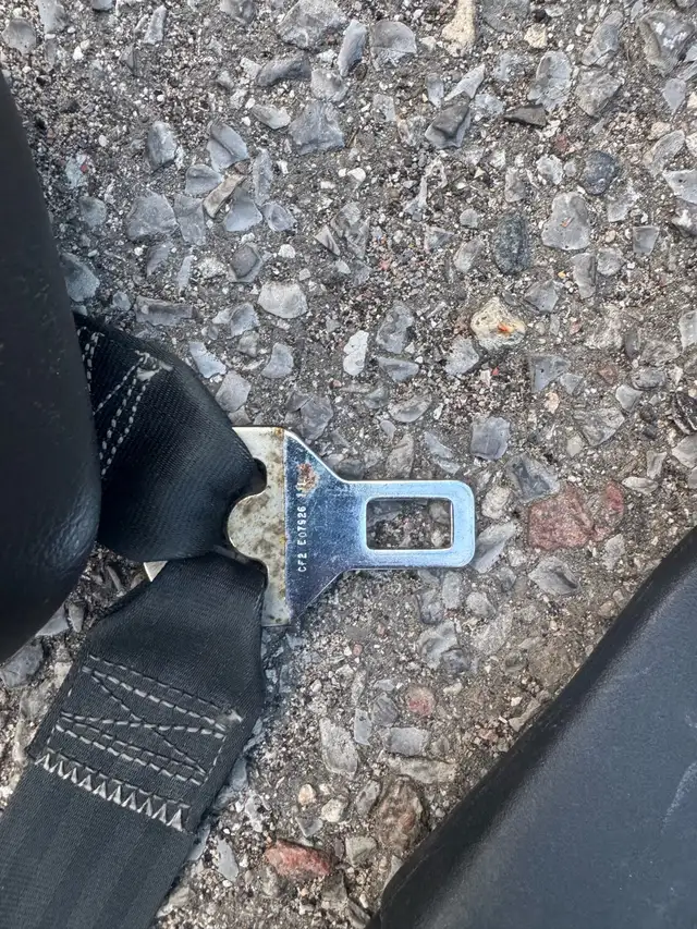 1994-1998 Mustang Convertible passenger seatbelt assembly in Other Parts & Accessories in Renfrew - Image 2