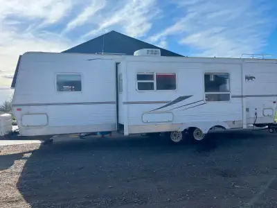 2004 Puma 30’ Travel Trailer – Sleeps 9+ – Solar Equipped Looking for a spacious, family-friendly ca...