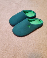 Green / Turquoise Slippers Size 7 Men's