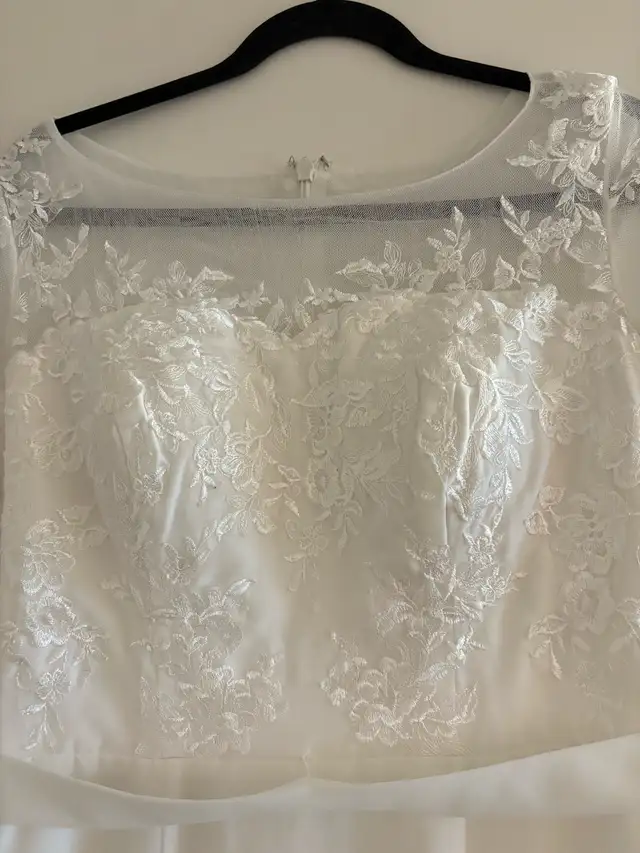 Wedding Dress in Wedding in Saskatoon - Image 3