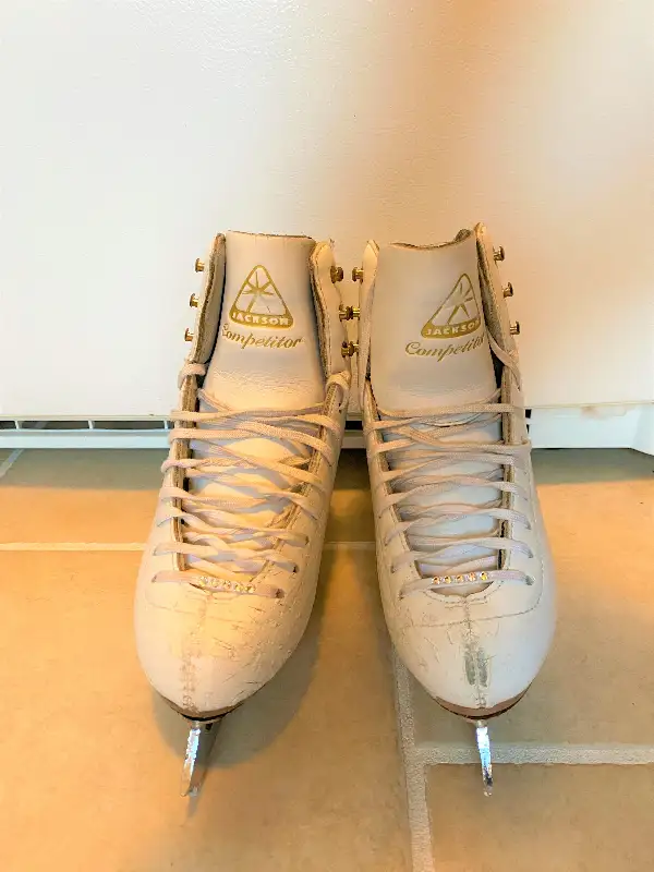 Jackson Competitor Figure Skates Girls Size 1.5 Patins Fille in Skates & Blades in City of Montréal - Image 5