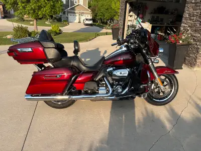 One owner, fresh safety including new tires, full service at 76,000 KMs, runs great. Always garage k...