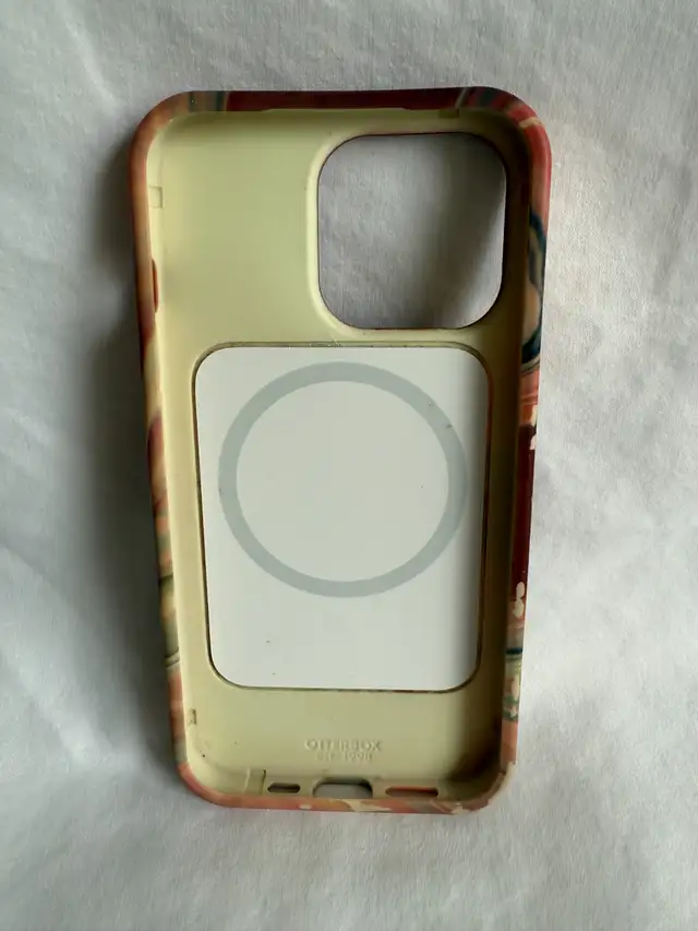 OTTERBOX iPhone 13 Pro Soft Touch, Flexible, Protective Case in Cell Phone Accessories in Markham / York Region - Image 6