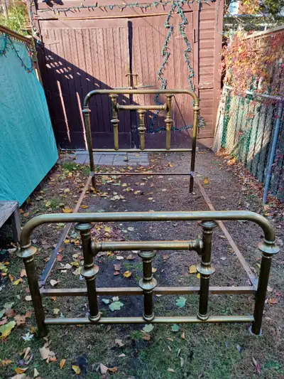 Brass bed head and foot boards. Will need wheels and or end caps. Rail widths are 54" front and back...