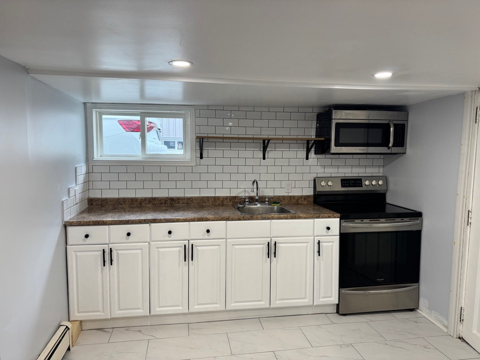 2 Bedroom 1 Bathroom Basement Apartment 4