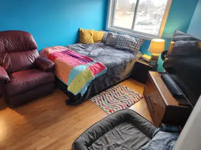 Location in Barrhaven. Available May 31st Pet friendly working professional/student only. Monday to...