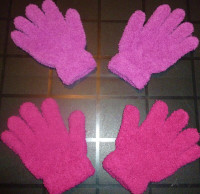 ► THE BAY - 2 Pairs of Girls Fuzzy Gloves (NEW)