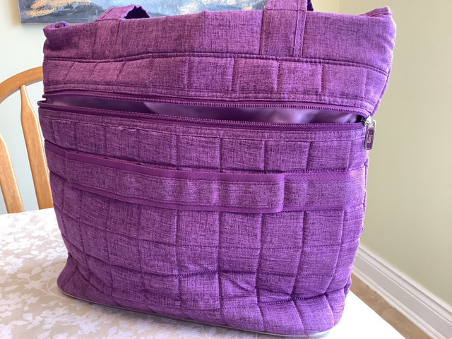 Lug bag light purple colour in Women's - Bags & Wallets in Ottawa