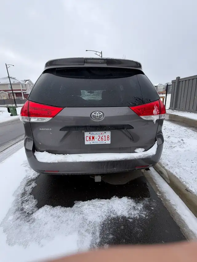 2013 Sienna LE 606394252547205125