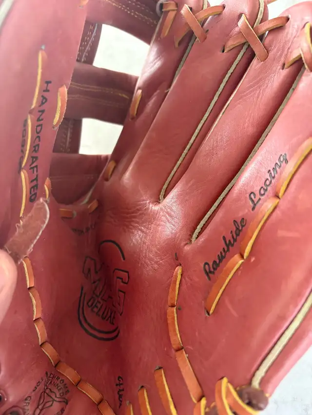 Softball bat with softball glove and kids glove in Baseball & Softball in Guelph - Image 7