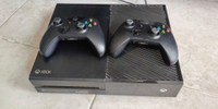 Xbox One + 3 Controllers