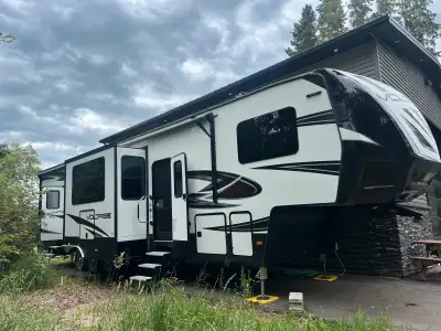 2018 Dutchmen Voltage 3805 A great toy hauler for comfort and convenience. This Beautiful unit is li...