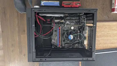 Intel i5 4670 3.4Ghz, Asus Z87 MOBO, 16Gb DDR3 ram. And the PC tower approx. 14"x11"x7" That is all...