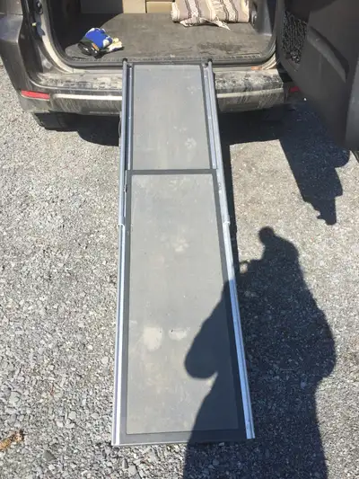 39 inch X 72inch light weight aluminum Adjustable 17 wide holds up to 400lb l was very satisfied wit...