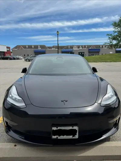 A clean, well-maintained Tesla Model 3 RWD with only 2 previous owners and a spotless accident-free...