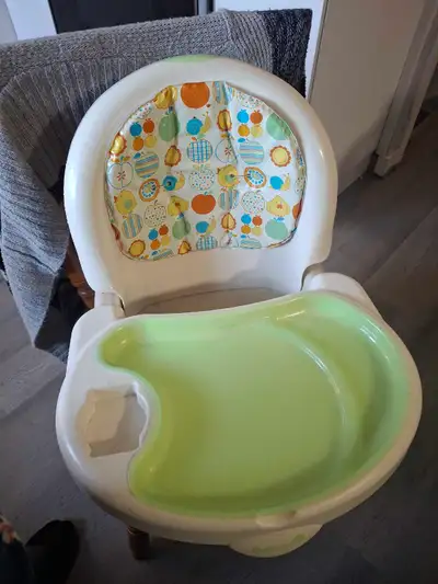 Selling a Safety 1st booster seat / portable high chair in great, clean condition. This is the perfe...