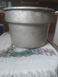 Aluminum pot