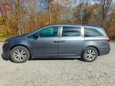 Selling our 2016 Honda Odyssey EX-L in silver grey with 141,000 km. Features and highlights: - EX-L...