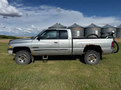-2002 Dodge Ram 2500 Extended Cab 4X4 -174,000km’s -5.9L Cummins 24 valve turbo diesel -Positraction...