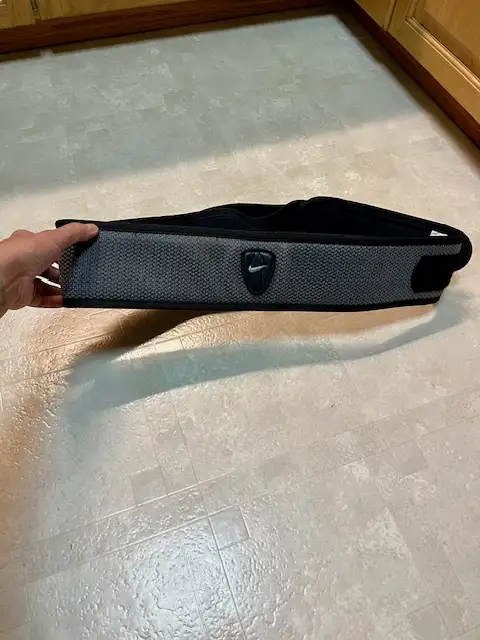 Nike XL Training Belt $30 in Exercise Equipment in Winnipeg - Image 3