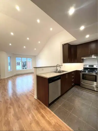 Grand condo 4 1/2 à deux pas de la gare Mascouche