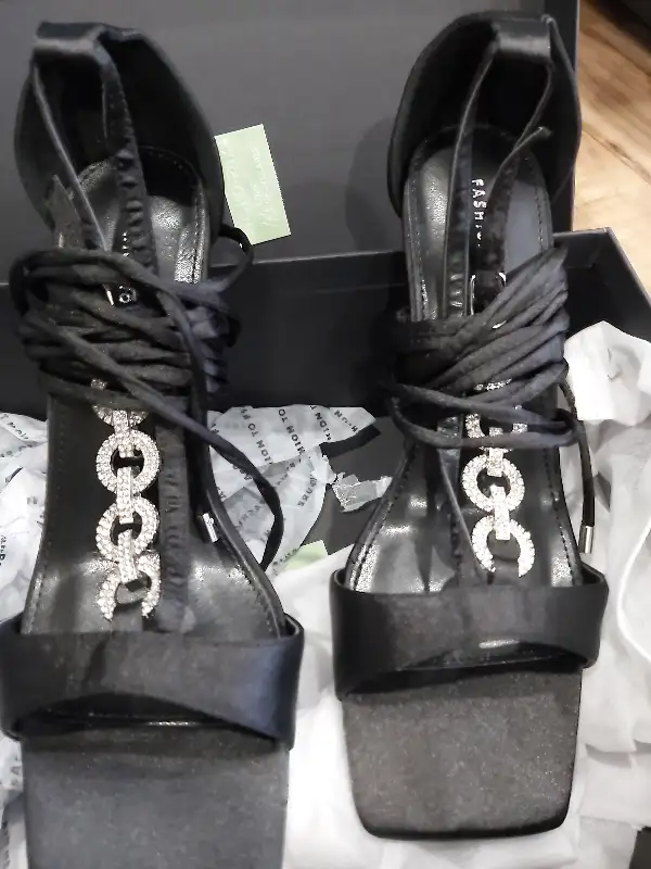 Heels - Women 8 in Women's - Shoes in Kitchener / Waterloo - Image 2