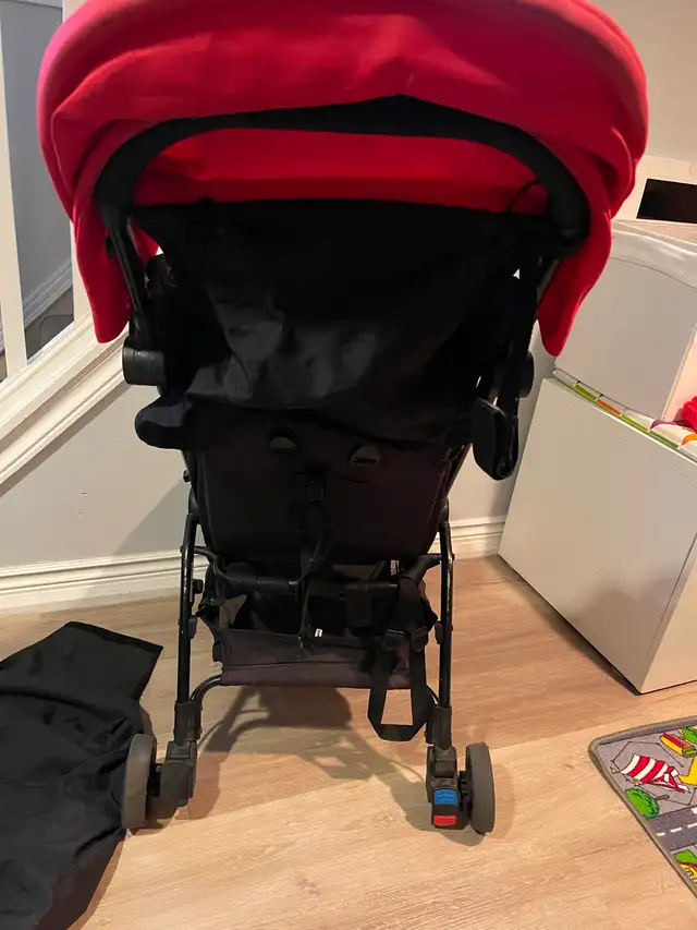 Nano foldable Stroller by mountain buggy in Strollers, Carriers & Car Seats in City of Toronto - Image 4