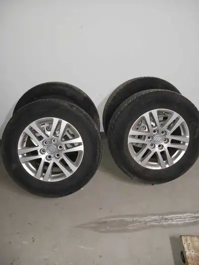 Mags et pneus étaient sur Buick enclave 255 65r18 très bon état 450 916 2520