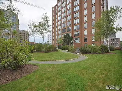 CharterHouse – Executive 1 Bedroom + Den (1036 sq ft) with 2 Full Baths Spacious and bright executiv...