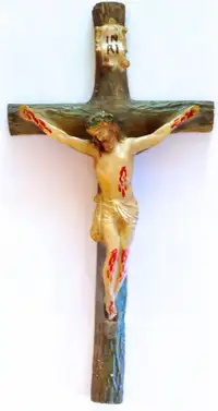Antiquité  Art religieux. Très grand crucifix en plâtre peint.