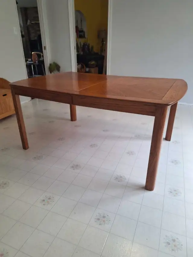 Oak Table in Dining Tables & Sets in City of Halifax - Image 4