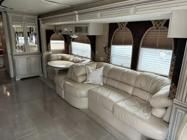 2007 Newmar Essex low miles!!!! in RVs & Motorhomes in Fort St. John - Image 7