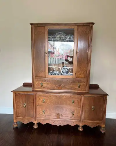 Exquisite 1900s Antique Buffet Table and Hutch Cabinet Measurements: top 15D*38L*41H /bottom 20D*25H...