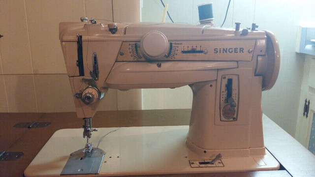 RARE VTG Singer Sewing Machine 411G In Cabinet in Hobbies & Crafts in St. Catharines