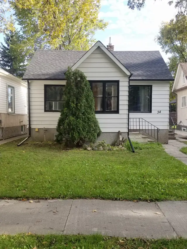 2 Bedroom house in Old St Vital in Long Term Rentals in Winnipeg - Image 2