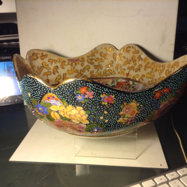 Antique Beautiful and Large Royal Satsuma Bowl in Arts & Collectibles in Vancouver