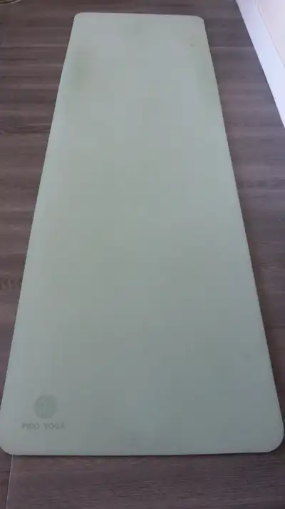 186 cm x 62 cm x 7 mm; (73.25 x 24.5 x 2.75 in) Please check my other ads.