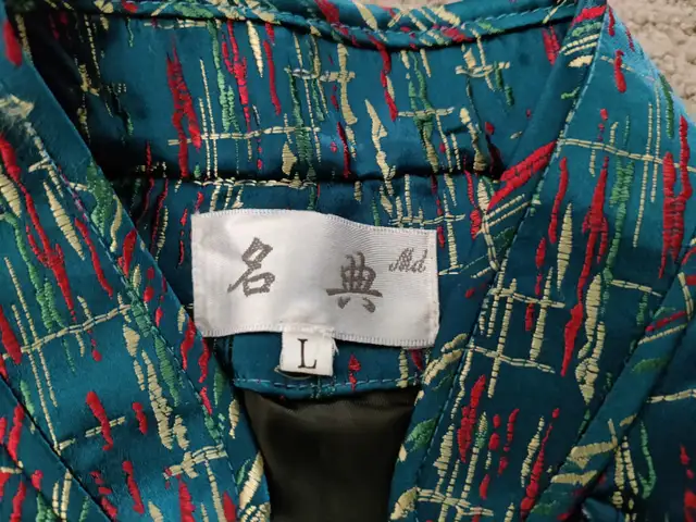 Women Chinese Green Top Blazer / Dress Suit Jacket - Size: Small in Women's - Tops & Outerwear in Calgary - Image 6