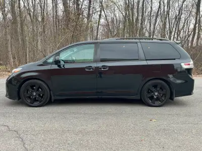 2020 Toyota Sienna SE V6 3.5L FWD in a perfect condition with 72000km only ! The car is very clean,...