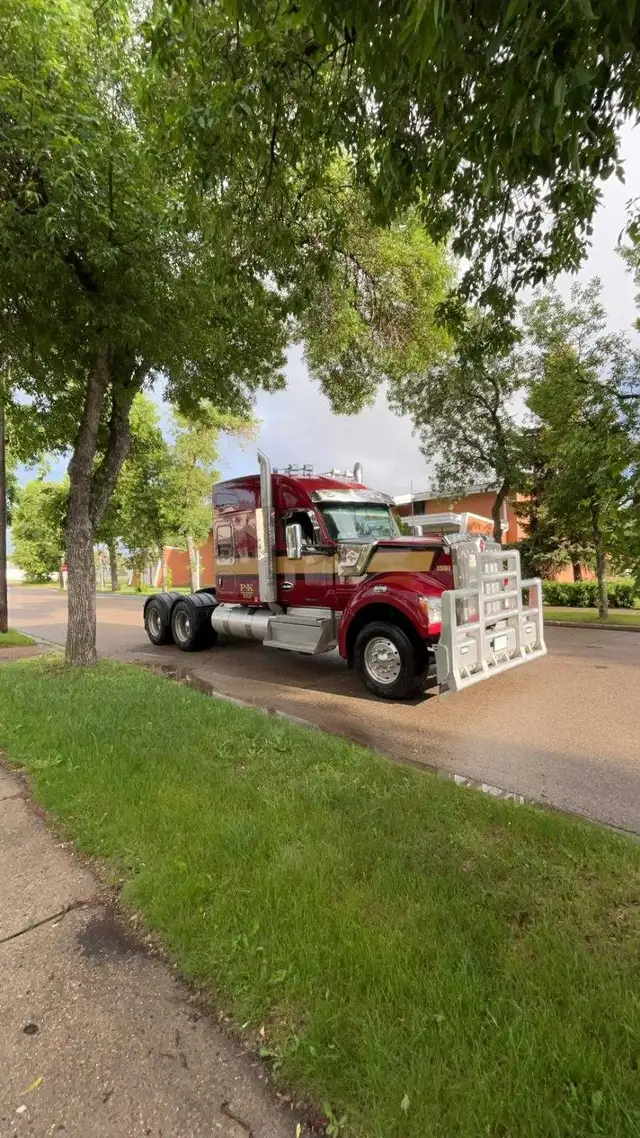 Kenworth W990 in Heavy Trucks in Regina - Image 3