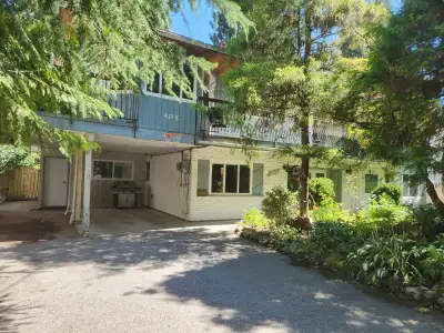 Rental Location North Vancouver District, BC NEAR HANDSWORTH SCHOOL & Edgemont Village, 2 Bathrooms...