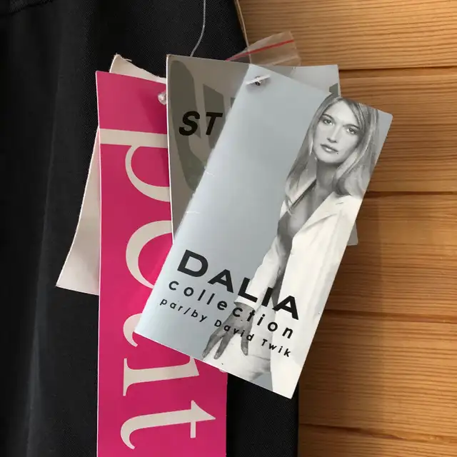 Brand NEW - Petite Black Dalia Collection Stretch Dress Pants in Women's - Bottoms in Delta/Surrey/Langley - Image 2