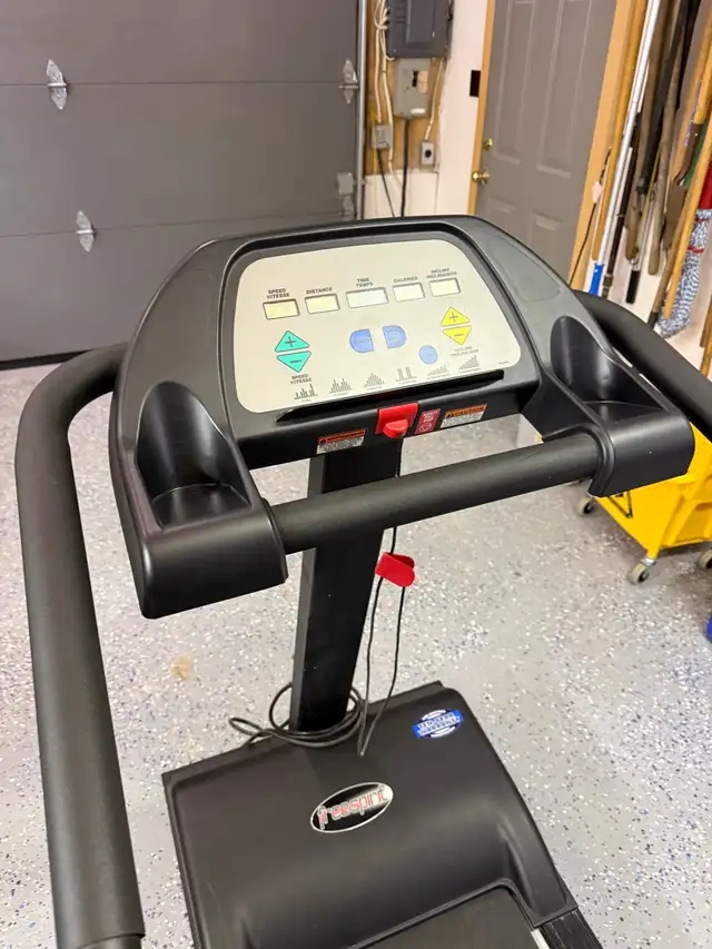 Freespirit Treadmill in Exercise Equipment in Kawartha Lakes - Image 5