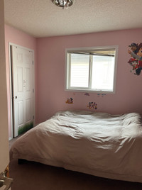 Available NOW: furnished room in AIRDRIE