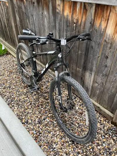 GT Aggressor Comp Mountain Bike, size Medium, 6061 Aluminium frame, Shimano drivetrain, WTB rims, SR...