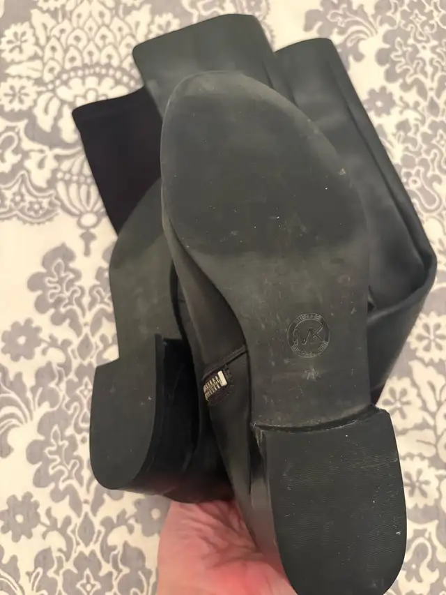 Michael Kors Boot in Women's - Shoes in Mississauga / Peel Region - Image 5